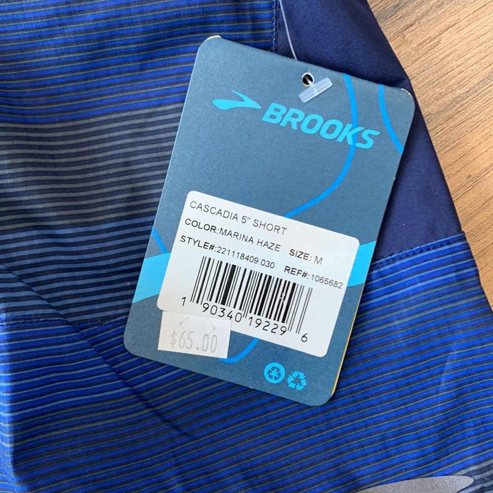 Brooks cascadia 5” short marina haze size M - Picture 2 of 3